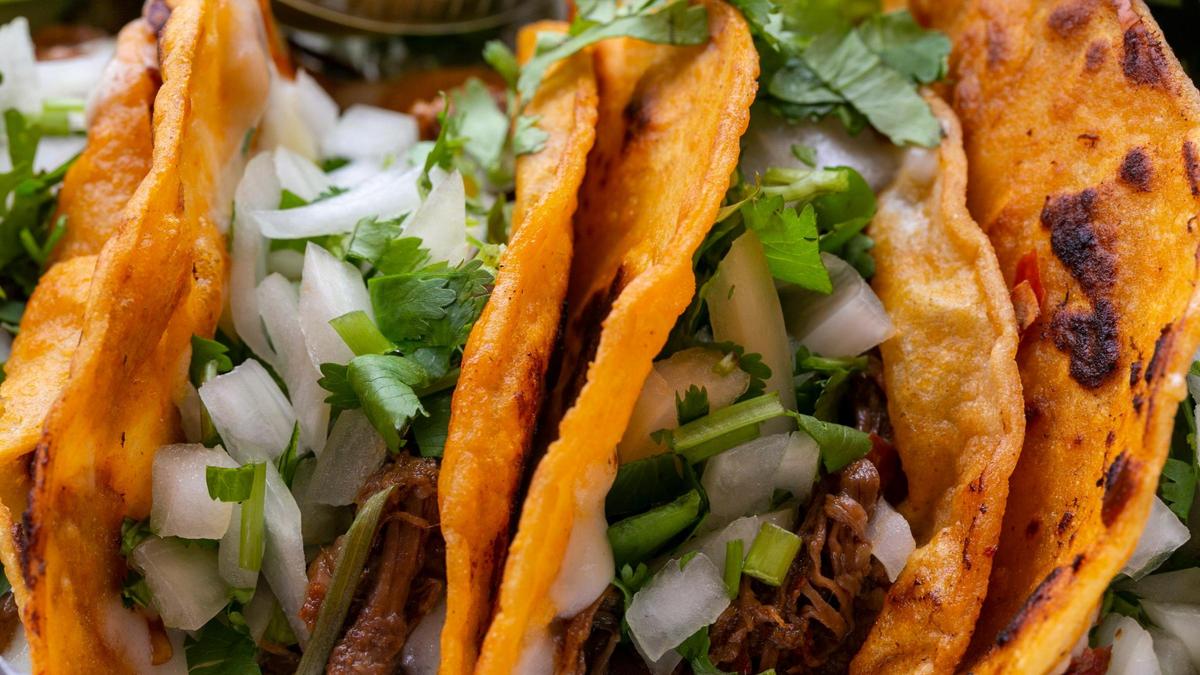 Birria Tacos de Dulce Vida Mexican Restaurant en Miami Beach, FL.