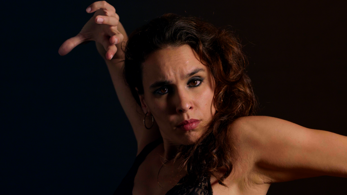 La premiada coreógrafa, bailaora y actriz colmenareña Sonia Franco en “Ser.Rana”, que FUNDarte presentará el 2 y 3 de noviembre en el Aventura Arts & Cultural Center.