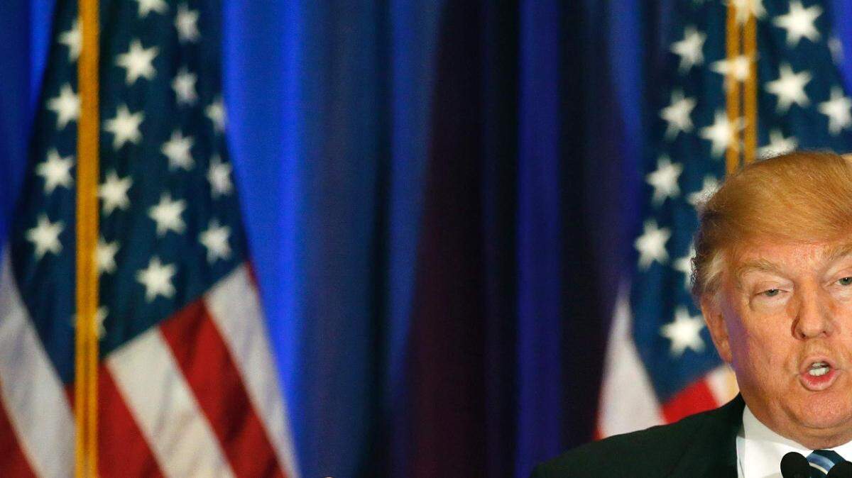 El empresario y precandidato presidencial republicano da un discurso durante un acto de campaña en West Palm Beach, Florida, el sábado 5 de marzo. 