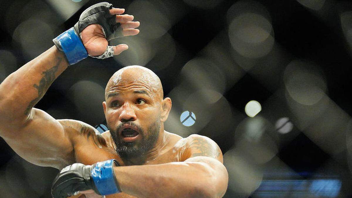 La leyenda de Yoel Romero sigue más viva que nunca. Con una actuación dominante, el cubano se impuso por nocaut técnico en el tercer asalto a Alex Polizzi para llevarse su primera victoria en Bellator.