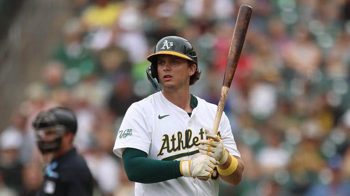 El primera base de los Atléticos de Oakland Nick Kurtz terminó la temporada con promedio de .290, con 36 jonrones, 86 impulsadas, 90 anotadas y 63 bases por bolas. Su War Jugador fue de 5.4