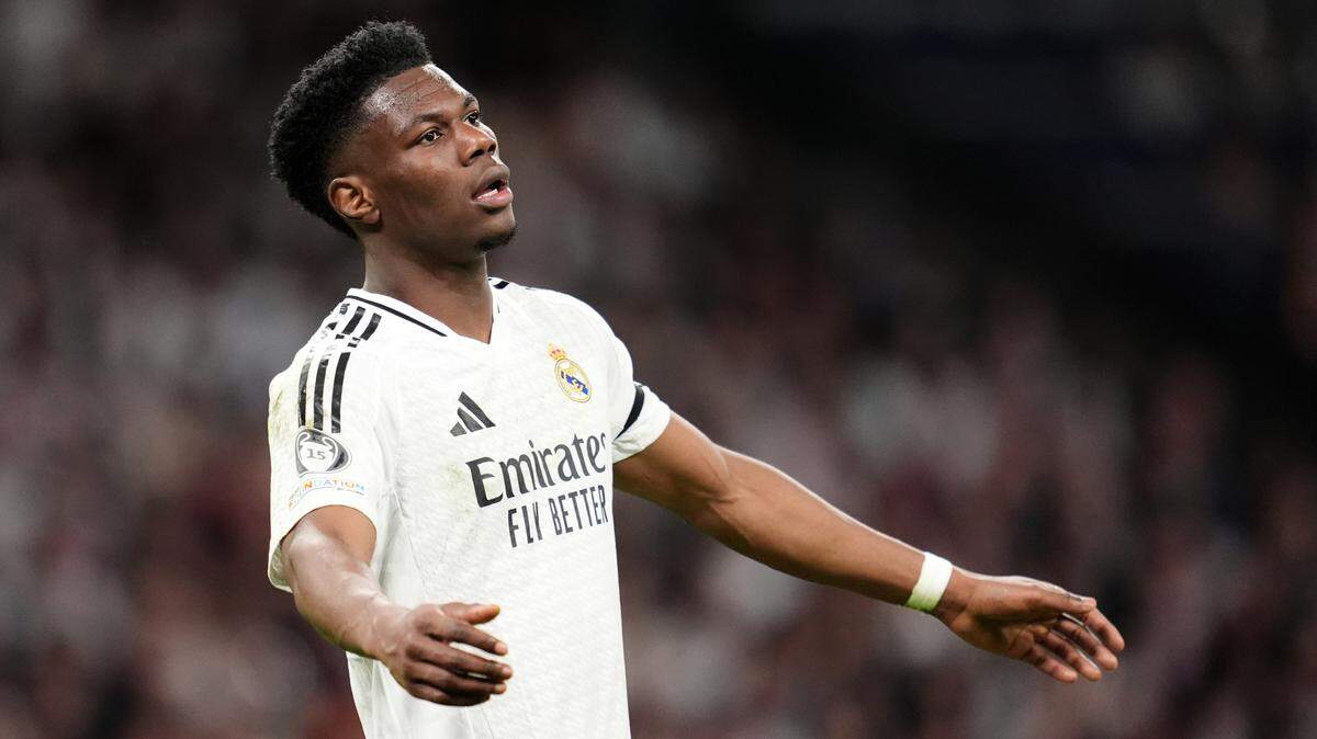 El jugador del Real Madrid Aurelien Tchouameni reacciona tras una jugada ante Arsenal, en el partido de vuelta de los cuartos de final de la Liga de Campeones, celebrado el 16 de abril de 2025 en Madrid.
