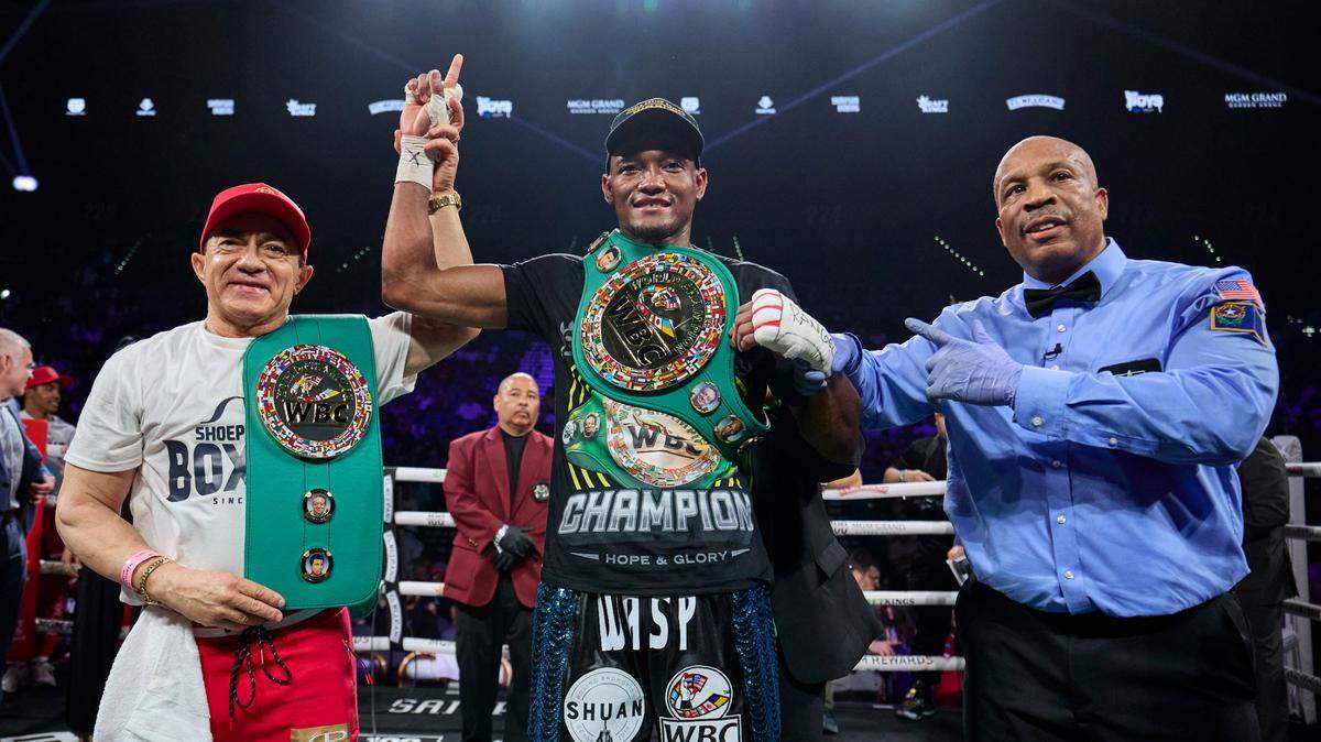 Si la República Dominicana vivió el sábado una jornada inolvidable con los triunfos de sus campeones Carlos Adames y Alberto Puello (C), para Ismael Salas (I) será también una velada para el recuerdo.