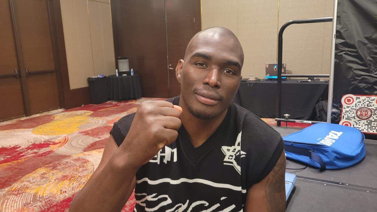Gustavo Trujillo se enfrentará a Juan Camilo Novoa por el título WBO latino de los pesados, en la cartelera del 12 de octubre en el Hard Rock Live del Seminole Hard Rock Hotel & Casino en Hollywood, Florida.