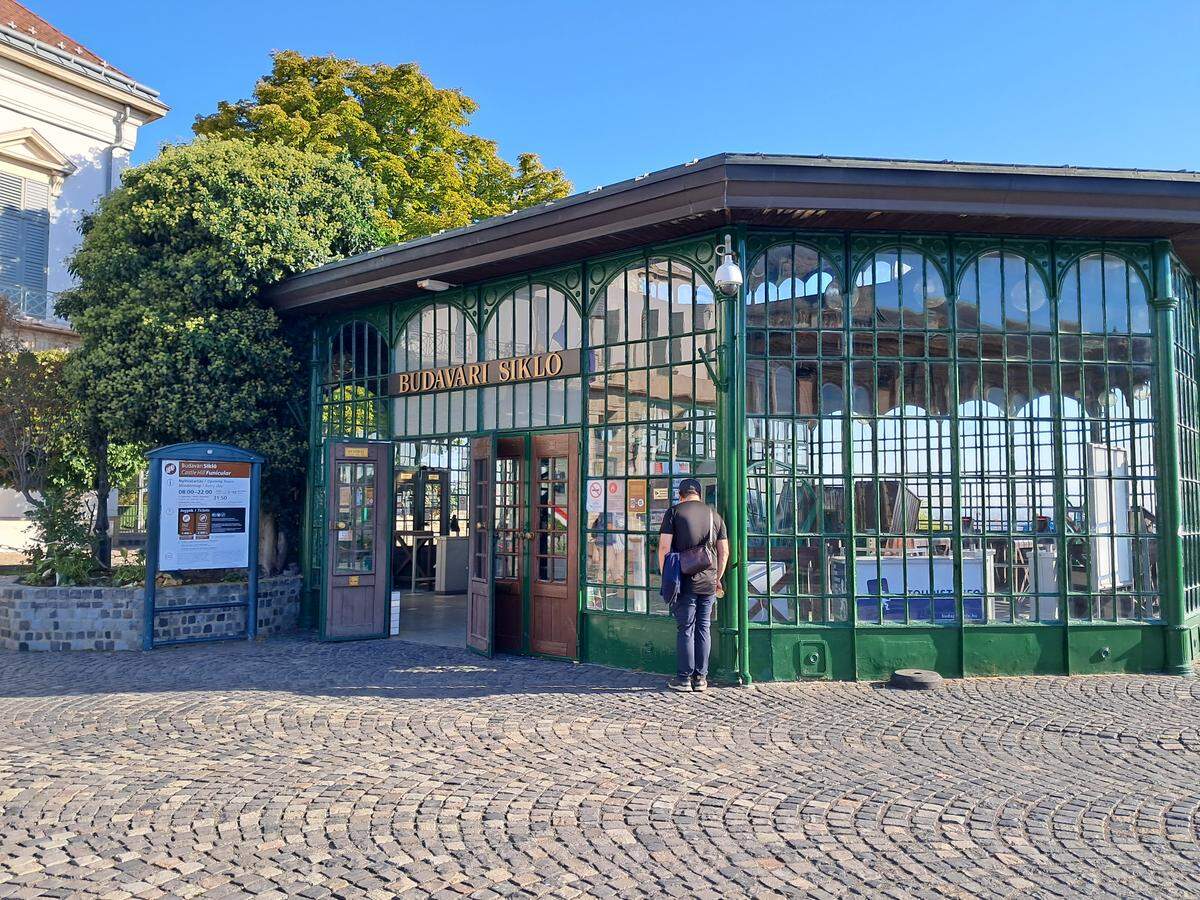 Estación inferior del Funicular de la Colina del Castillo de Budapest.