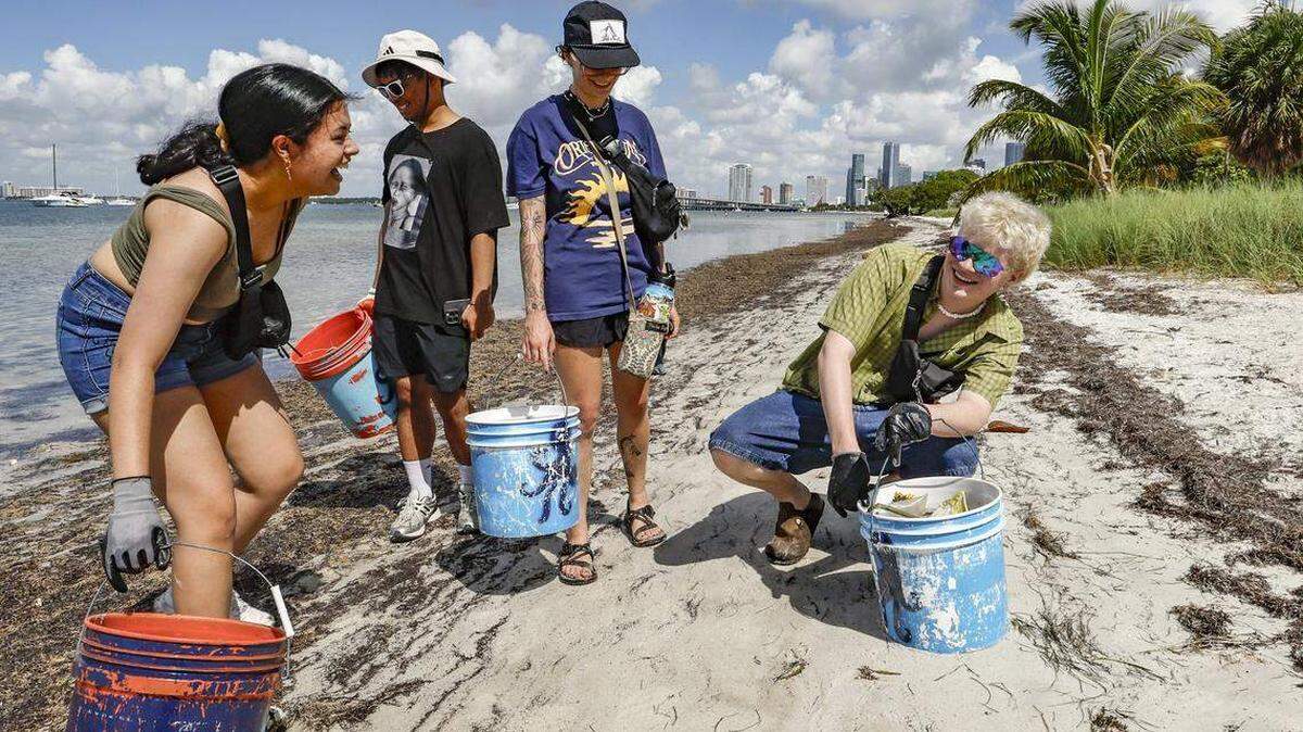 Jóvenes activistas climáticos de todo Estados Unidos se reúnen en Miami este fin de semana para una importante conferencia con el fin de aprender a redactar y promover políticas que podrían moldear el mundo que pronto heredarán.