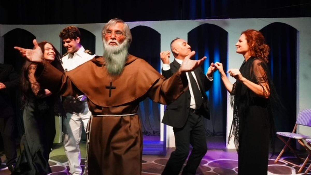 El montaje de Sahid mezcla en un mismo elenco a los graduandos de la Sociedad Actoral Hispanoamericana con algunos de los egresados de la academia y con actores de carrera. 