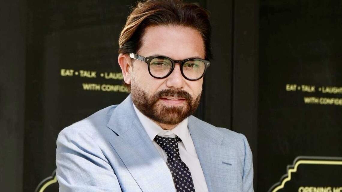 Luis Gómez ha grabado temas con Baby Lores y maneja una clínica dental