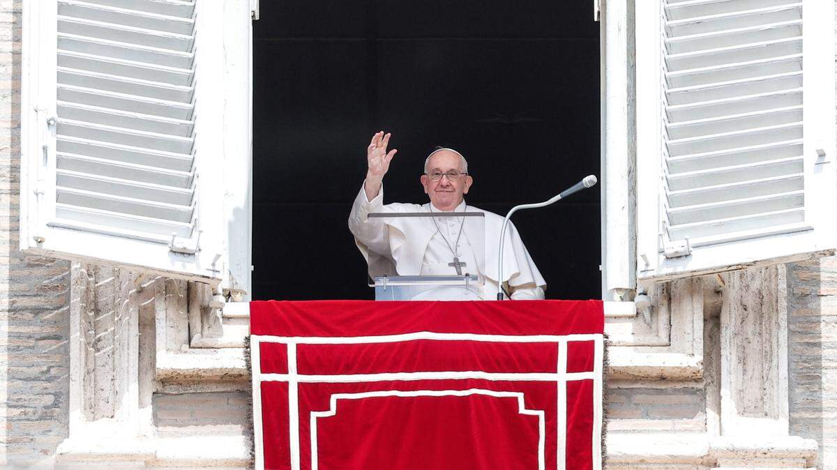 Demasiado liberal para los más ortodoxos y conservador para los más progresistas, Francisco era ante todo un hombre de oración.