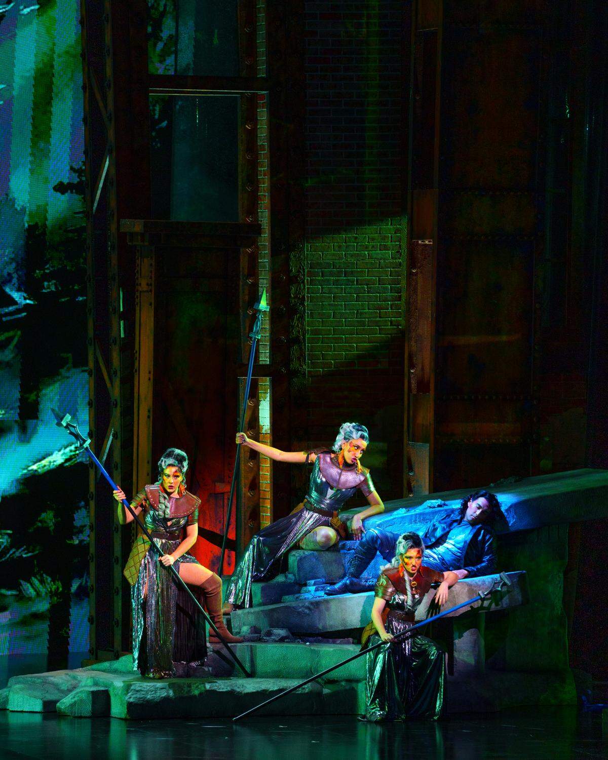 Monique Galvão, Avery Boettcher, Mary Burke Barber y Ricardo García en “La flauta mágica” de Mozart.