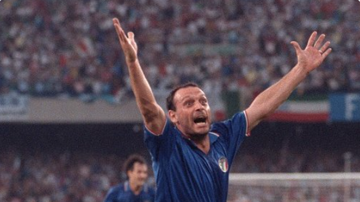  El exinternacional italiano Salvatore “Toto’’ Schillaci, máximo goleador de Mundial de Italia 1990 y exjugador de Inter Milán y Juventus Turín, falleció este miércoles a los 59 años en Palermo (Sicilia, sur de Italia) a causa de un cáncer de colon con el que luchaba desde algo más de dos años.