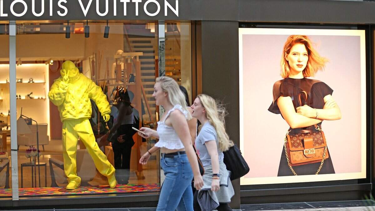 Un grupo de personas camina por la zona de tiendas del Design District, en Miami, en enero del 2020. Los influencers se han convertido en una fuerza importante para la difusión de las marcas.
