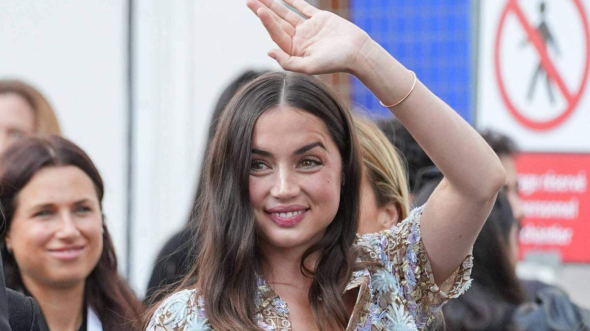 Ana de Armas en un show de la firma Louis Vuitton en la Semana de la Moda de París en octubre del 2023. La actriz cubana interpreta a una asesina en ‘Ballerina’, una secuela de ‘John Wick’, donde tendrá escenas con Keanu Reeves.