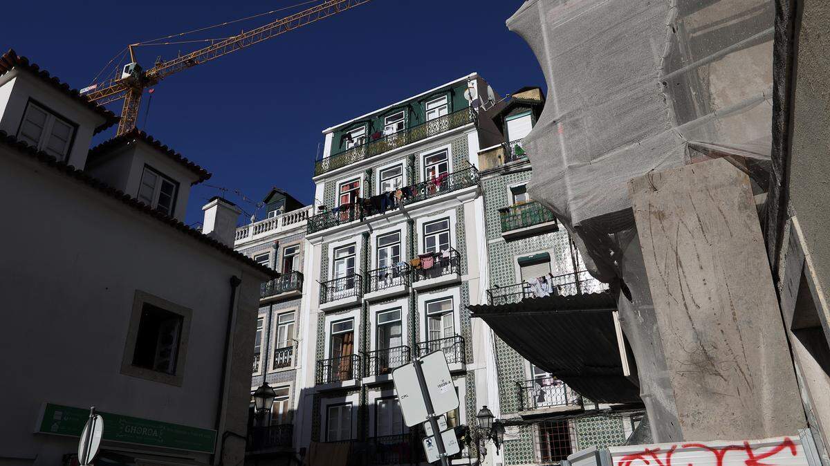La cantidad de 4,5 millones de visitantes anuales a Lisboa ahora sobrepasa a la población de la ciudad en una proporción de más de ocho a uno. Cerca de 30 hoteles están planeados para abrir en Lisboa el año próximo.