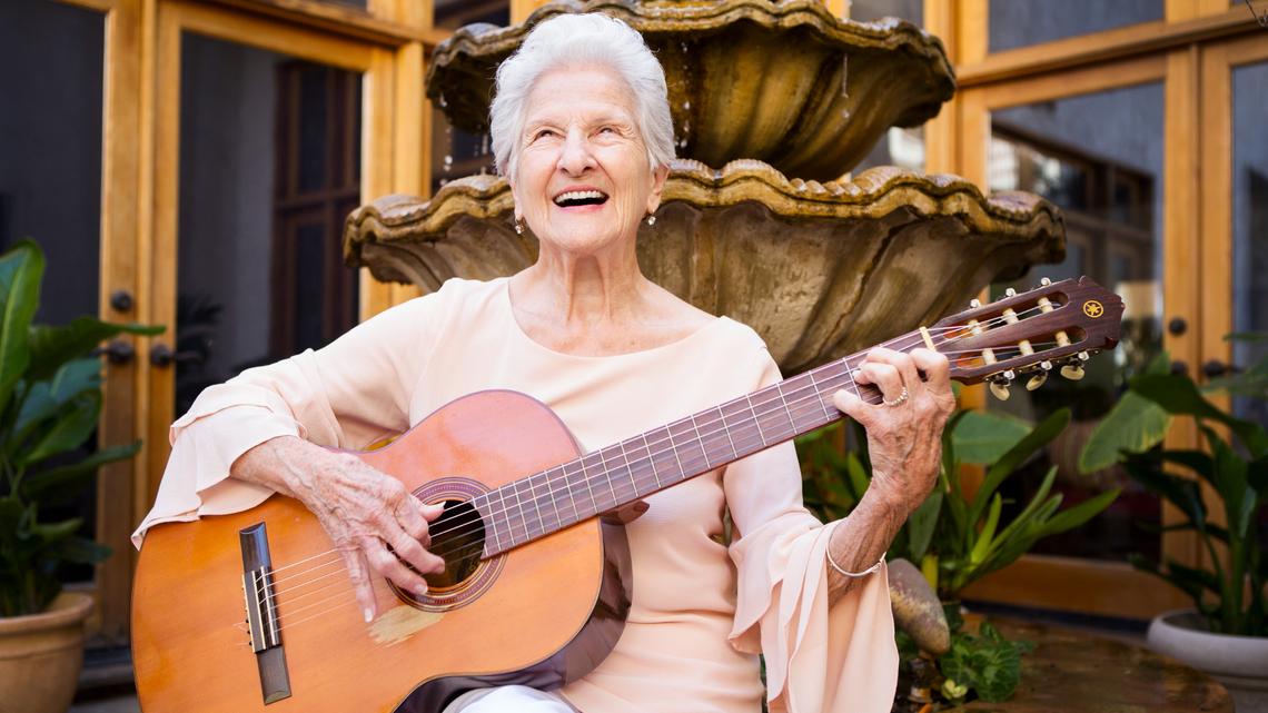 La cantautora cubana Ángela Álvarez está nominada al Latin Grammy como Mejor Nuevo Artista.