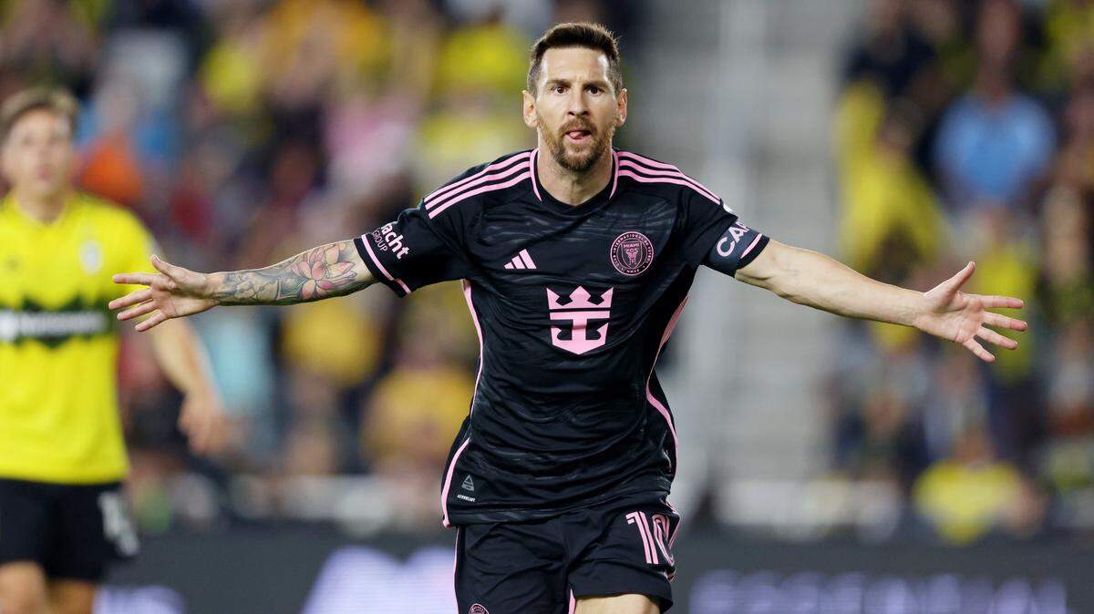El delantero del Inter Miami Lionel Messi celebra tras anotar un gol en el partido ante Columbus Crew, celebrado el 2 de octubre de 2024 en Columbus, Ohio.