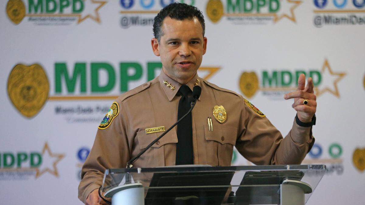 El jefe de la Policía de Miami-Dade, Alfredo Ramírez, habla durante una conferencia de prensa en la sede policial el 8 de enero de 2020 en Miami.