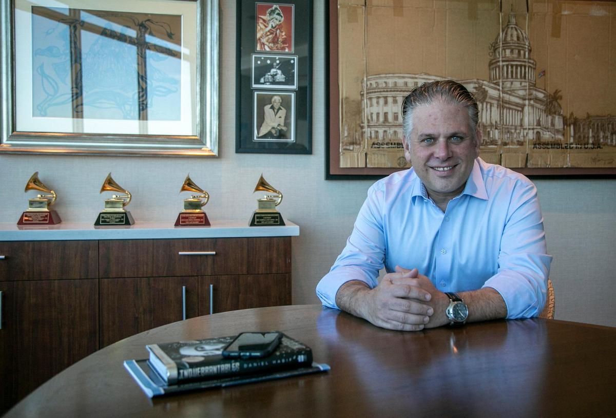 Nelson Albareda lleva más de dos décadas dedicado al entretenimiento y ahora produce especiales de artistas latinos con su compañía Loud and Live.