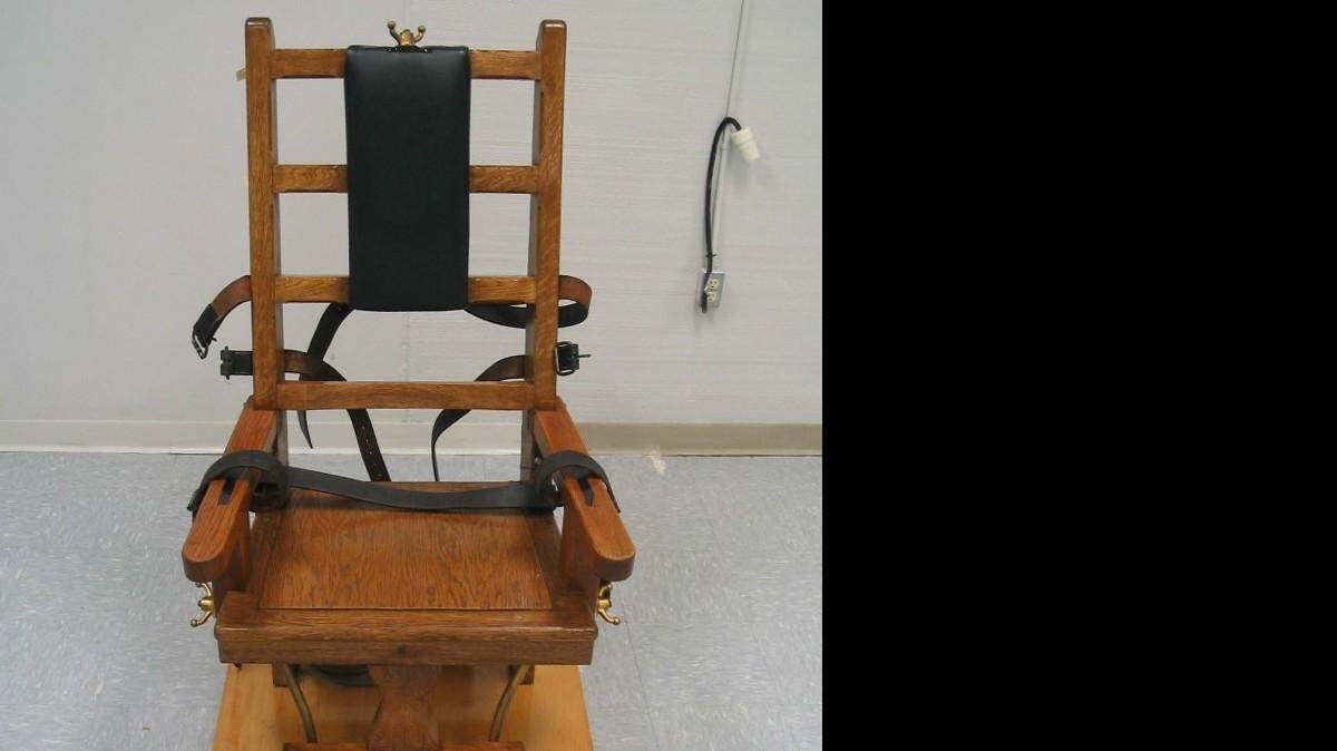 Esta foto de archivo sin fecha proporcionada por el Departamento de Correccionales de Virginia muestra una silla eléctrica que Virginia ofrece como una alternativa a la inyección letal. Con la escasez de las drogas letales de la inyección y nuevos interrogantes sobre su efectividad, los legisladores en algunos estados de pena de muerte están considerando traer de vuelta reliquias de un pasado más horripilante como la silla eléctrica.