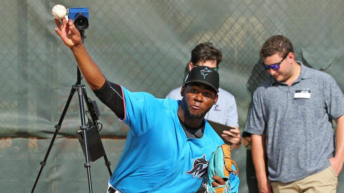 JORGE GUZMAN durante un entrenamiento de pitcheo en Jupiter el 13 de febrero.