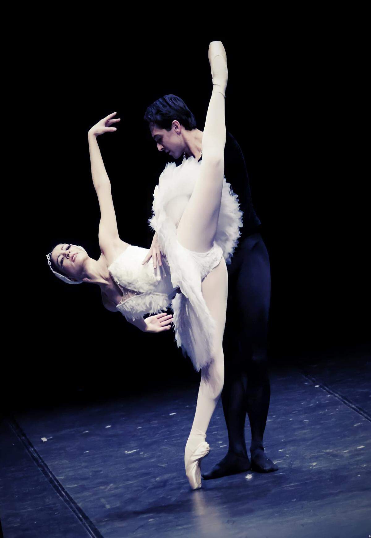 Arianne Lafita y Vittorio Galloro en “El Lago de los Cisnes”.