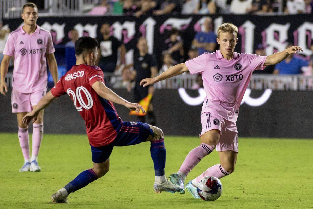 Bryce Duke (der.) llegó al Inter Miami procedente de Los Angeles FC antes de la campaña 2022 y jugó tan bien que recientemente firmó un contrato a largo plazo.