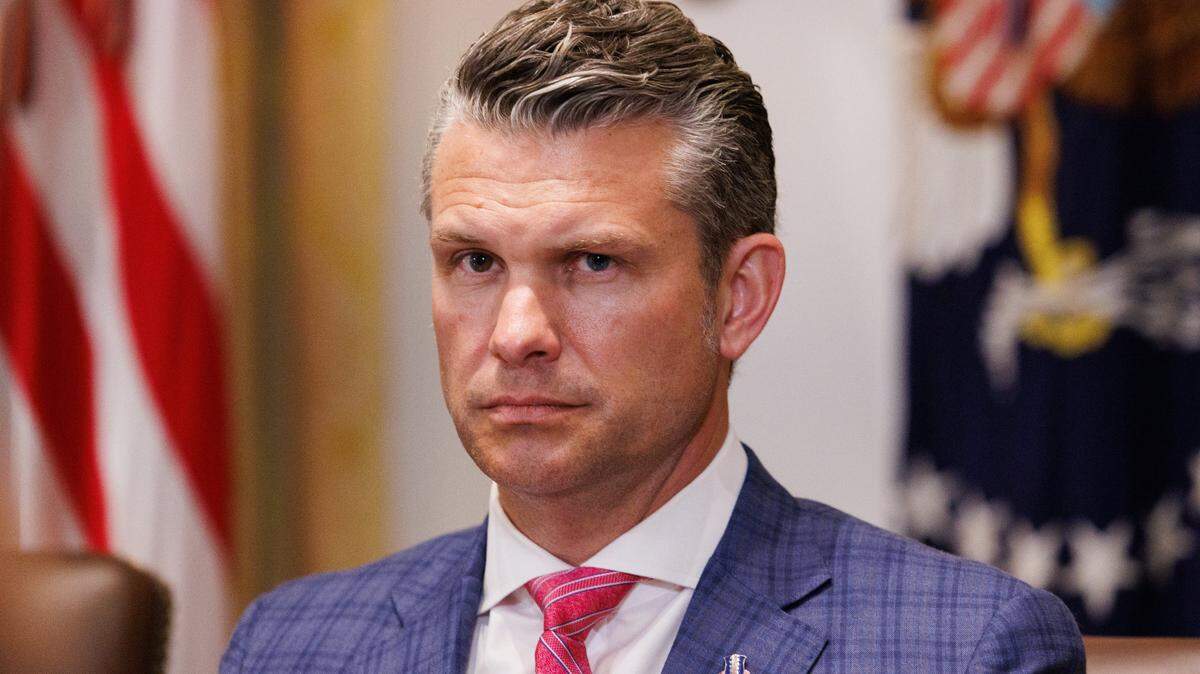 El secretario de Defensa de Estados Unidos, Pete Hegseth, participa en una reunión de gabinete en la Sala del Gabinete de la Casa Blanca en Washington, D. C., EE. UU., el 8 de julio de 2025.