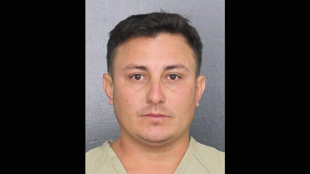 Ulises Mondragón Umanzor, 30.