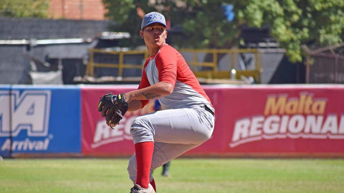 EDGAR ESCOBAR entrena en Venezuela y espera pronto estar en los Estados Unidos.