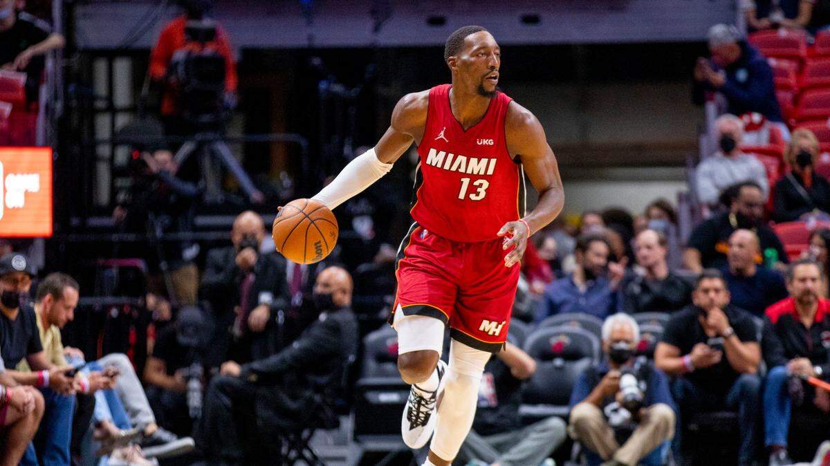 El Heat anunció este miércoles que Adebayo sufrió un desgarro del ligamento colateral cubital de su pulgar derecho en el partido contra los Nuggets el pasado 29 de noviembre en el FTX Arena y será operado este fin de semana.