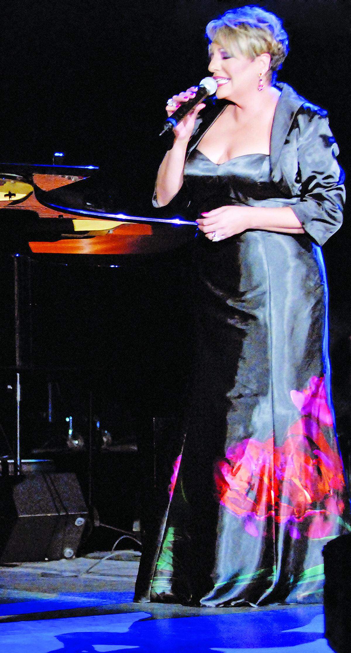 Malena Burke y su banda se presentarán el 17 de noviembre a las 11:00 p.m. en el Hoy como Ayer.