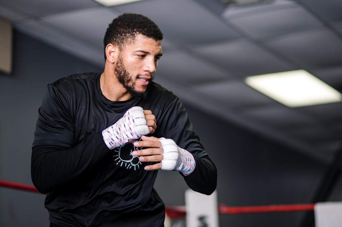 Los oídos le deben sonar bien fuerte a David Morell Jr. Desde la pelea de Saúl “Canelo’’ Álvarez primero, a la de David Benavídez luego, son muchas las comparaciones entre el campeón cubano y los mejores rivales disponibles en la división.&nbsp;