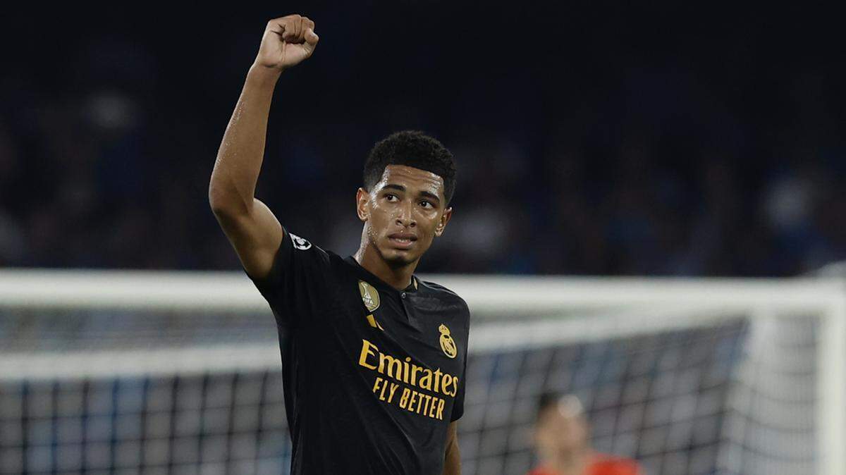El genio de Jude Bellingham gestó dos tantos en el primer tiempo y el bombazo de Federico Valverde provocó un autogol cerca del final para que el Real Madrid saliera airoso el martes 3-2 de su visita al Napoli en la Liga de Campeones.