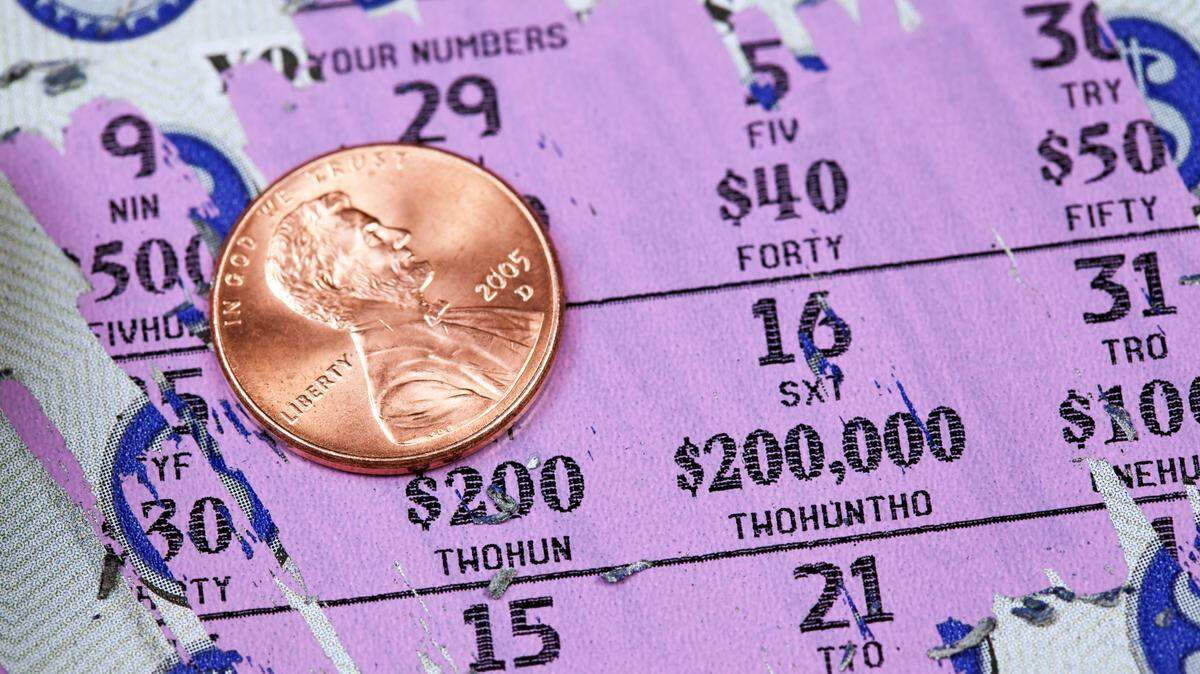 Un hombre que compró en un supermercado de Miami un raspadito de la Lotería de Florida se lleva la grandiosa sorpresa de ganar $1 millón.