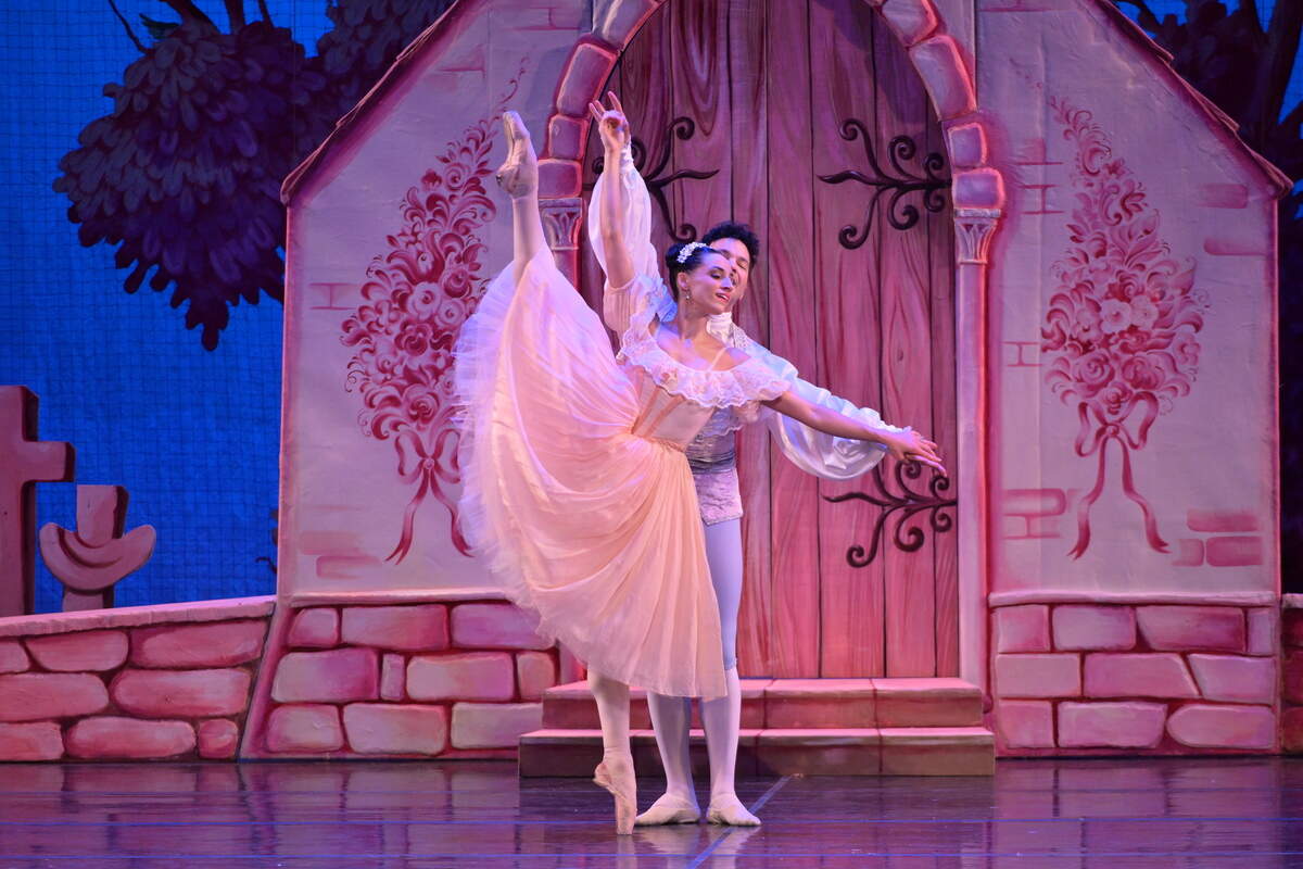 Marize Fumero – aquí con Arionel Vargas– bailará el pas de deux de “La Fille Mal Gardée” en esta Gala del Ballet Clásico Cubano de Miami, acompañada por Eric Figueredo.