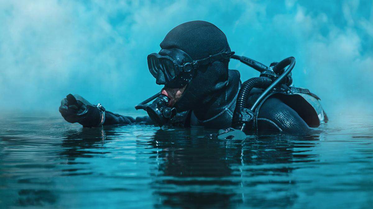 Foto de archivo que muestra una sesión de entrenamiento de buceo para aspirantes a formar parte de las fuerzas especiales SEAL de la Marina de Estados Unidos.