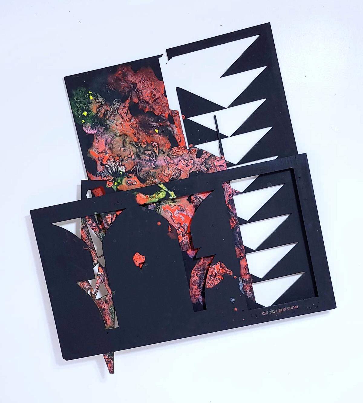 ‘The Thought of Expresion Aranges Matter’, 2021, de Adrián Menéndez, técnica mixta sobre madera, 32 x 32 pulgadas.