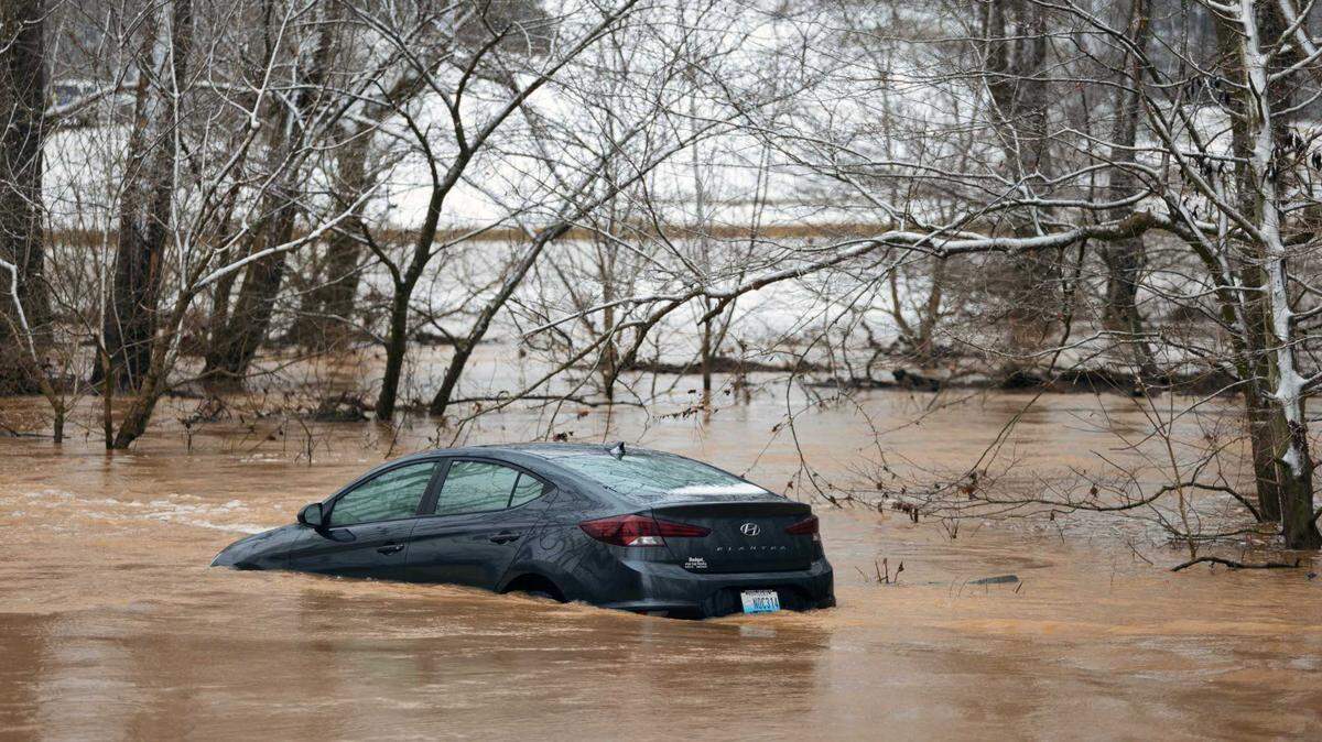Las inundaciones causaron destrozos en el Condado Hart, en Kentucky, el domingo 16 de febrero de 2025.