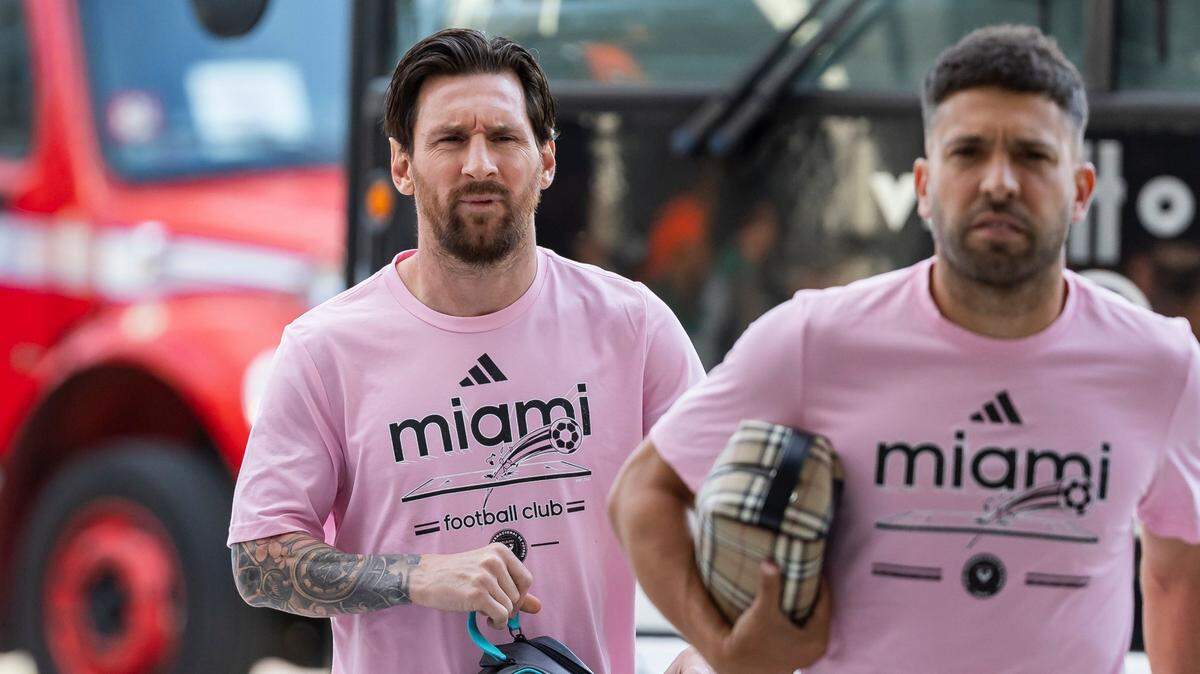 La MLS hizo prevalecer la disciplina sobre cualquier otra consideración. La liga anunció el viernes la suspensión por una fecha a Lionel Messi (izq.) y Jordi Alba por ausentarse el miércoles pasado al Juego de Estrellas, en Austin, Texas.