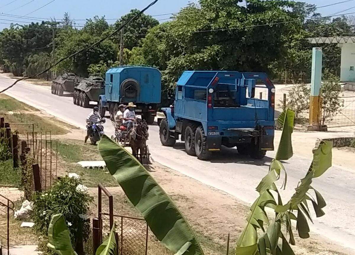 Autoridades y militares acuden a la zona de la explosión en Holguín.