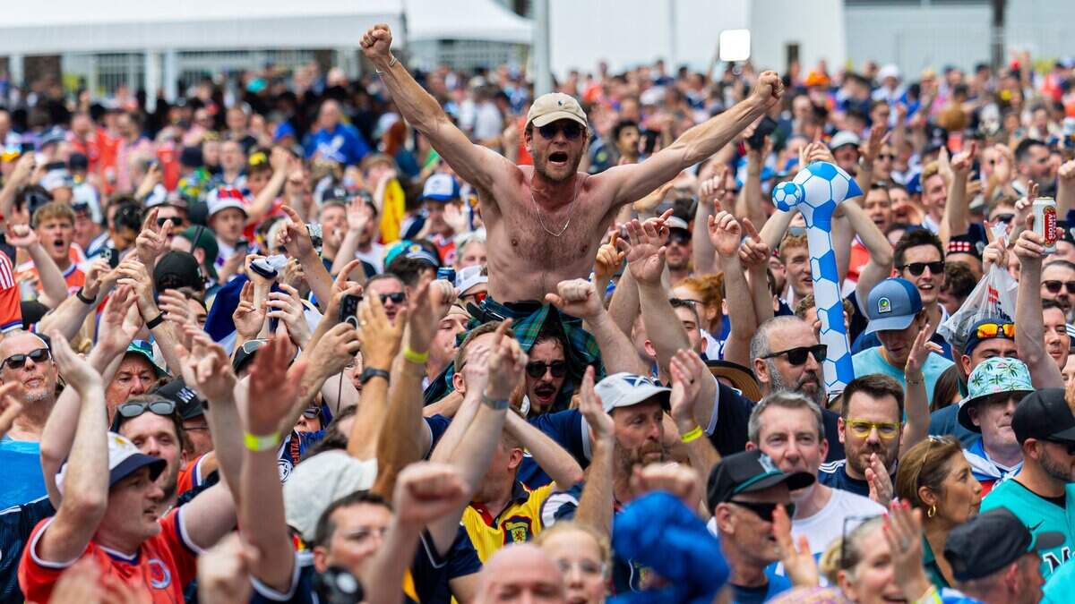Más de 8,000 aficionados de Escocia llevaron sus gaitas, kilts y alegría al estadio de los Marlins el lunes, transformando una noche de béisbol en una celebración cultural antes del juego contra Brasil en el Mundial.