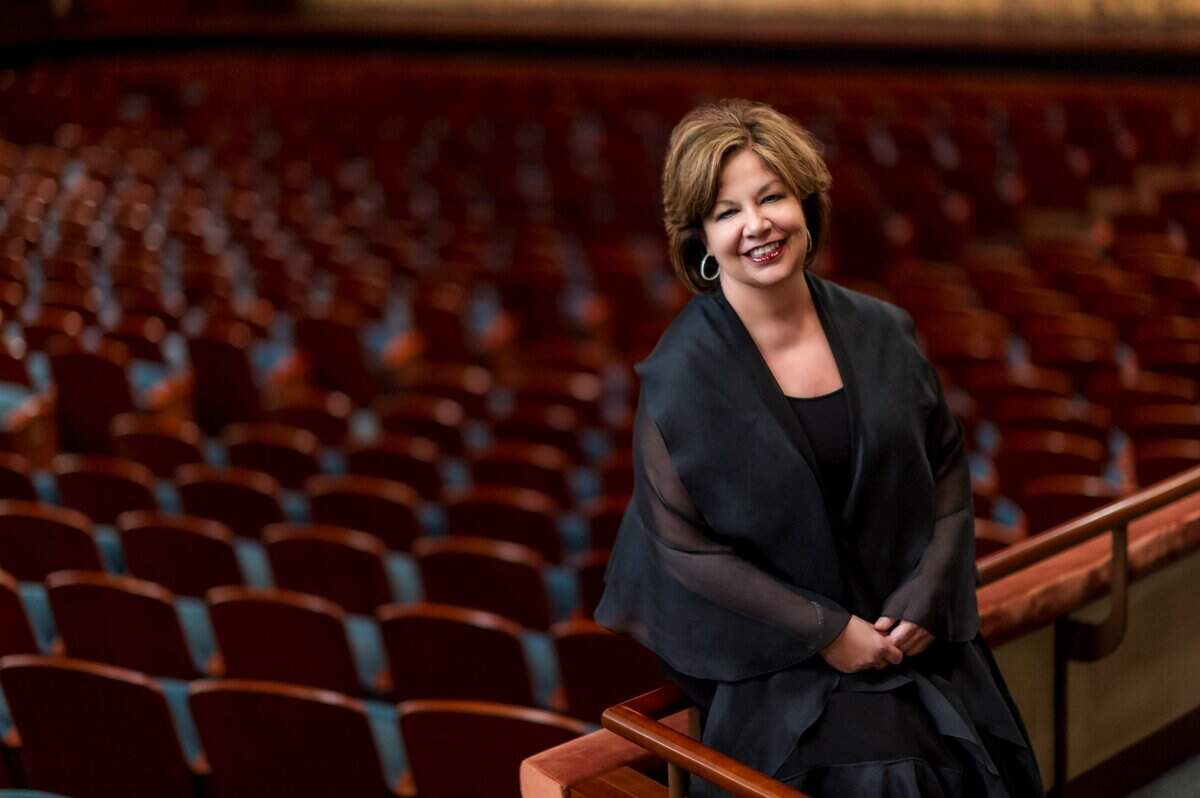 Después de seis años, Susan Danis deja el cargo (otros miembros del equipo original ya habían emigrado a otras compañías) amén de una serie de renuncias en la comisión directiva a finales de esta temporada.