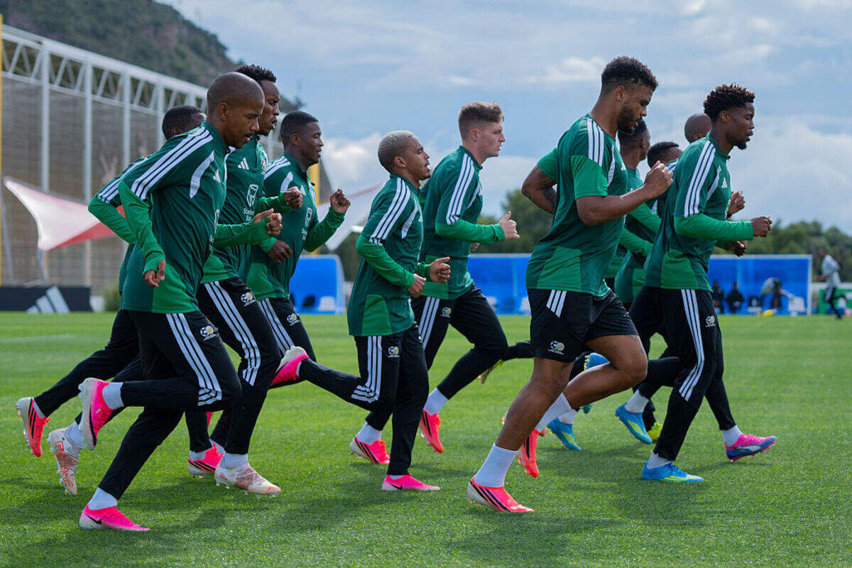 Los jugadores de la selección de Sudáfrica participan en un entrenamiento el 8 de junio de 2026 en el Estadio Hidalgo, en Pachuca, México.