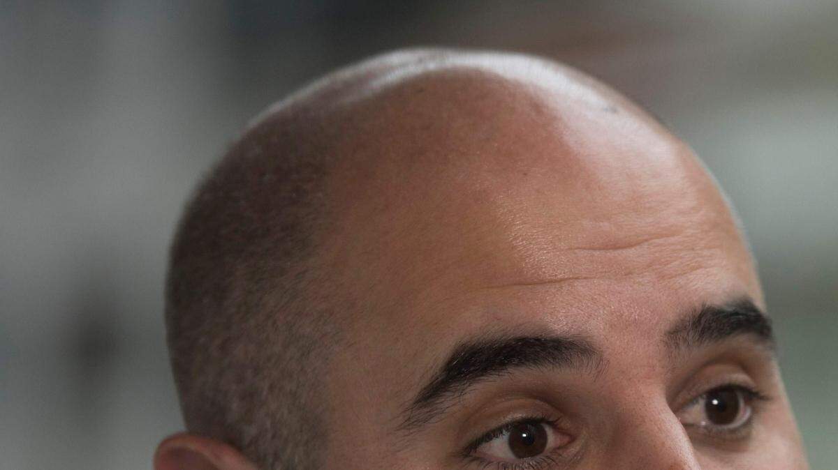 “Estoy viviendo ésto con felicidad”, dice Maximiliano Ruiz, quien se siente agradecido y feliz desde que descubrió hace unos meses su verdadero origen y conoció a la familia que le buscaba desde 1976 cuando desaparecieron sus padres, militantes de izquierda en Argentina.