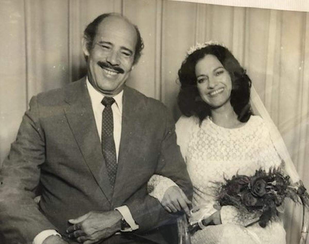 Annia Linares junto al actor cubano Reynaldo Miravalles en una escena del filme cubano ‘El corazón sobre la tierra’ (1985).