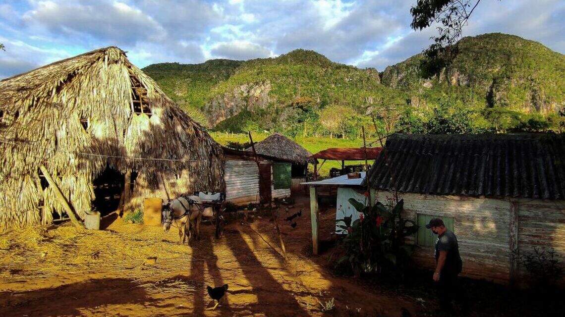 Con playas y hoteles vacíos, Cuba apuesta por el turismo de fincas para atraer visitantes