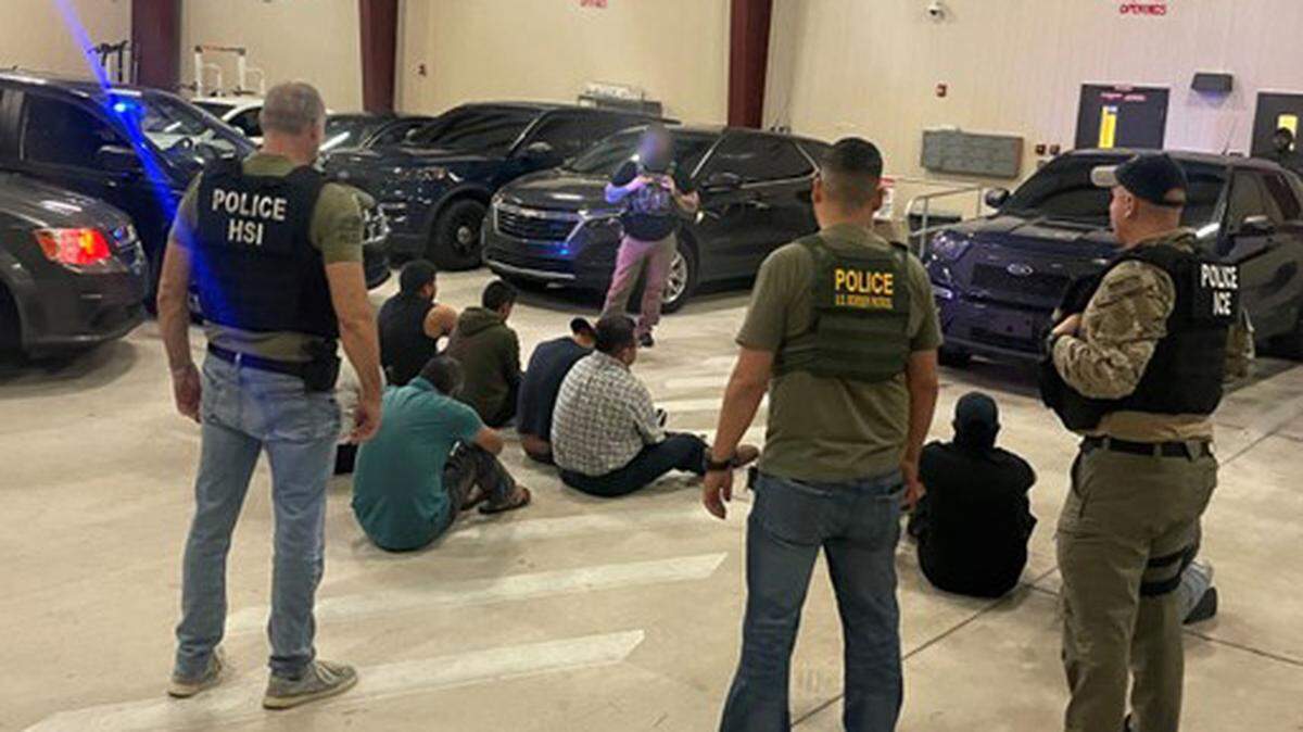 El Servicio de Inmigración y de Aduanas (ICE) detuvo a 32 inmigrantes indocumentos de países de Latinoamérica y el Caribe.