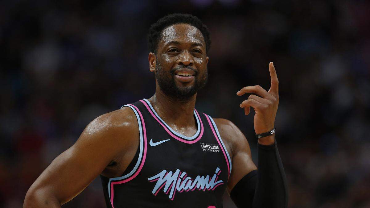 Dwyane Wade (3) continúa su gira de despedida de la NBA. Este viernes le dice adiós a Sacramento.