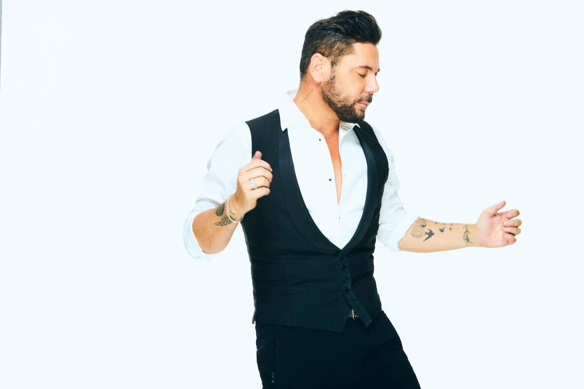 “En el flamenco y en las músicas populares debe haber mucha verdad, porque nacen de la tierra, de lo muy arraigado y de lo poco elaborado”, dice Miguel Poveda. 