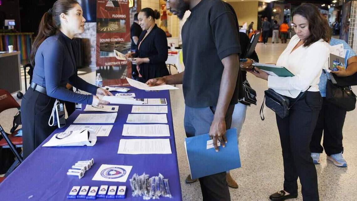 ¿Cuál es la mejor manera de conseguir empleo en el sur de la Florida? Podría empezar aquí mismo